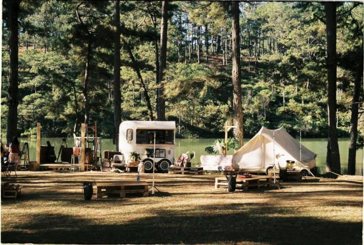 Camping và Glamping – Xu hướng du lịch của giới trẻ